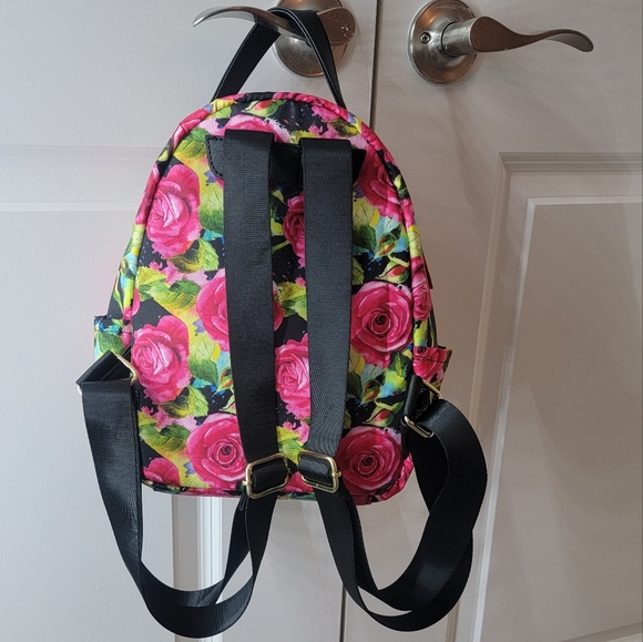 Juicy Couture - Picture 2 of 9